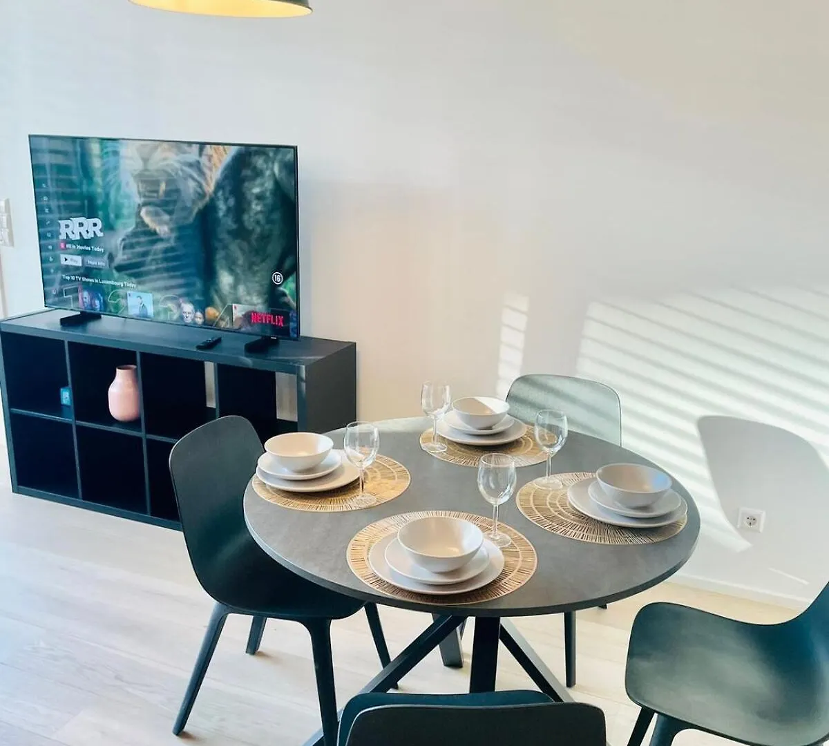 Beautiful One Bedroom In Center W Terrace & Parking Lucembursko Lucembursko